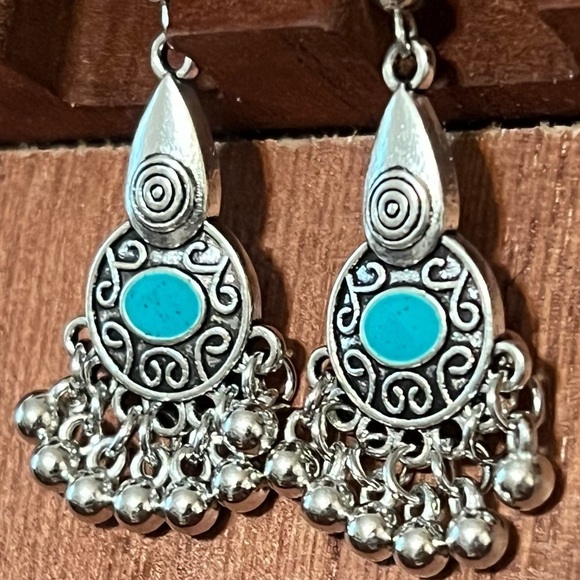 Beautiful pair of Boho earrings, Brand New! - Picture 2 of 2